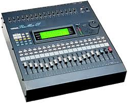 TABLE DE MIXAGE YAMAHA PROGRAMMABLE MIXER 01 16/2